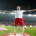 To βάζει και αποχαιρετά