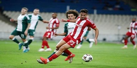 O asos kai to diplo tis Super League.jpg