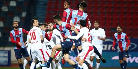 Αυλαία στην Μπουντεσλίγκα, παίζεται η κατηγορία στη Νέα Σμύρνη