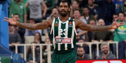 Μπαίνει με φόρα και… καθαρίζει