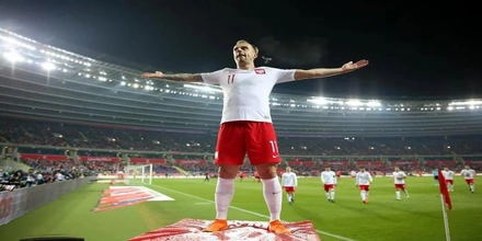 To βάζει και αποχαιρετά